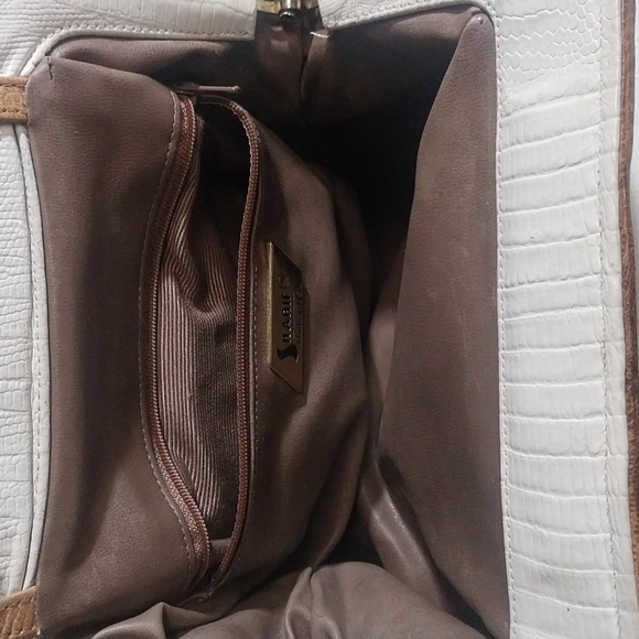 Sharif Woven tassel crossbody purse Measures 8 1/2 inches on the inside - Picture 7 of 8